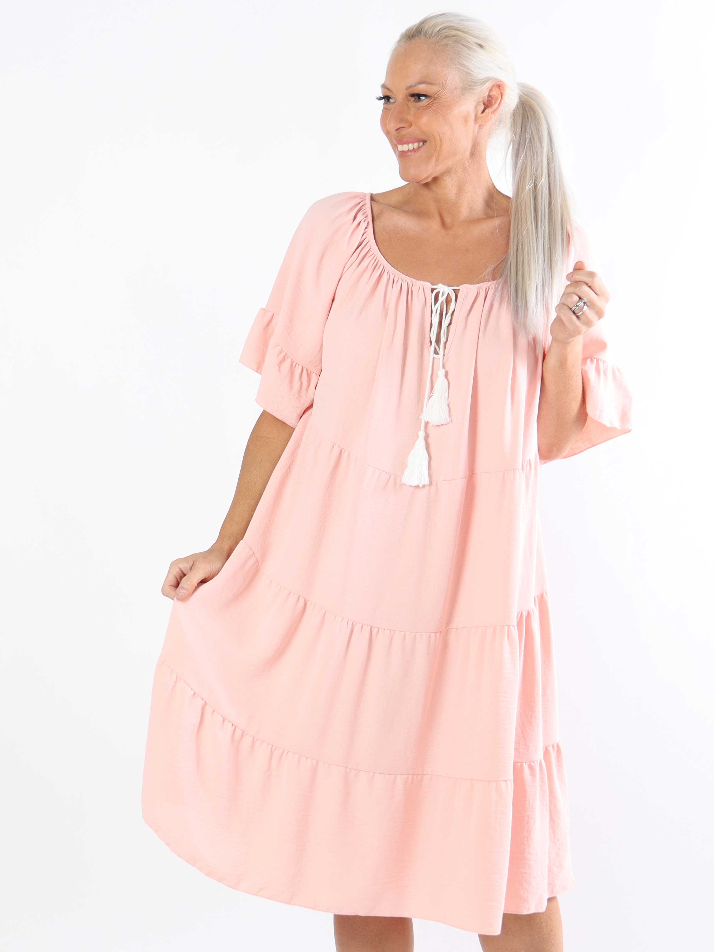 Murcia - Lag på lag plus size kjole i viskose med elastik i udskæringen